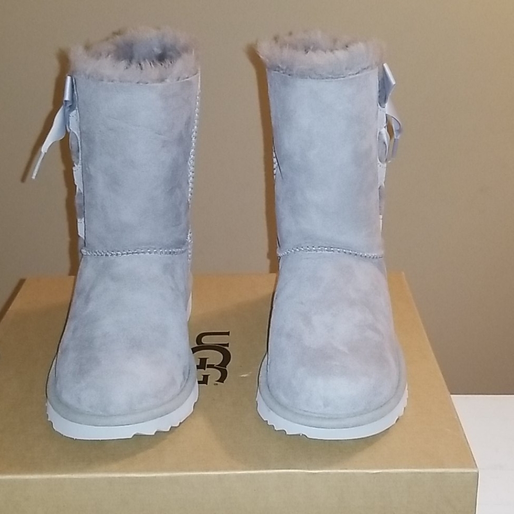 UGG KIDS PALA IN GREY. SIZE 3
